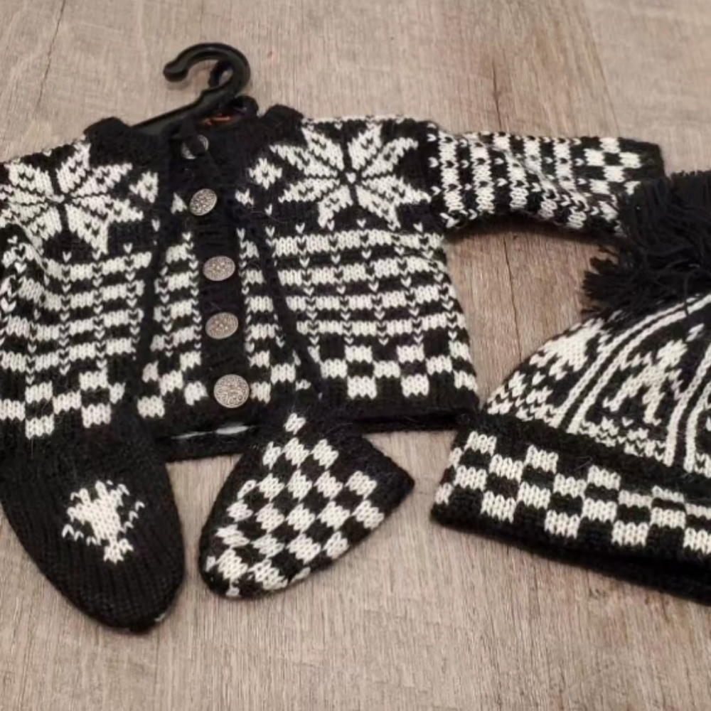 American Girl Doll Pleasant Company Kirsten Winter Woolens Sweater Black